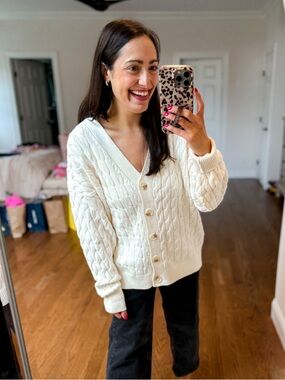 Old navy boyfriend Cable Knit V-Neck Button Cardigan Sweater